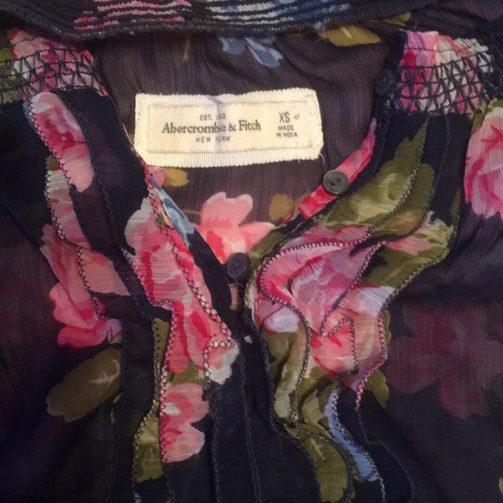 A&F ruffle top - Picture 2 of 3